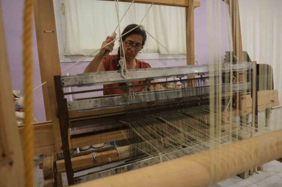 TESCİLLİ ’HATAY SARISI’NI YAŞATMAK İÇİN ÖMRÜNÜ ADAYAN KADINA "YAŞAYAN İNSAN HAZİNESİ" ÖDÜLÜ