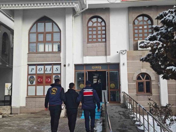 JANDARMADAN 1 HAFTADA KAPSAMLI OPERASYON: 297 ŞÜPHELİ YAKALANDI, 94’Ü TUTUKLANDI