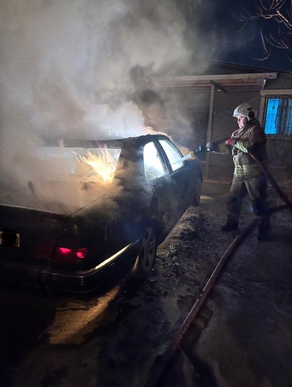 DEFNE’DE OTOMOBİL ALEVLERE TESLİM OLDU