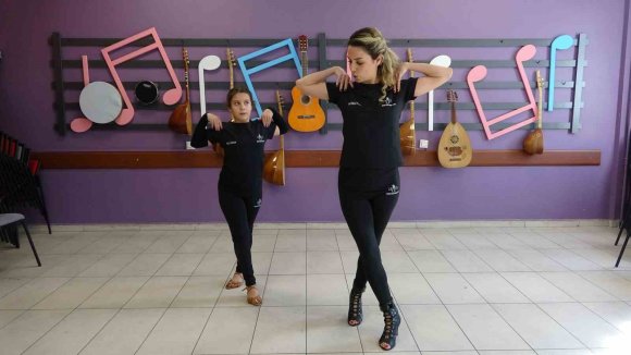 BEŞ YAŞINDA BAŞLADIĞI ’SALSA’ YOLCULUĞUNDA DÖRT TÜRKİYE BİRİNCİLİĞİ KAZANAN MİNİK SPORCUNUN YENİ HEDEFİ DÜNYA ŞAMPİYONLUĞU