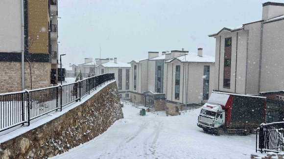 KAHRAMANMARAŞ’TA 61 YOL ULAŞIMA KAPANDI