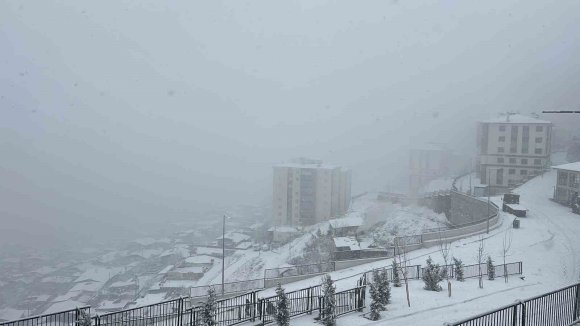 KAHRAMANMARAŞ’TA 61 YOL ULAŞIMA KAPANDI