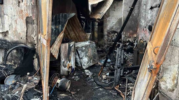 MERSİN’DE KUNDAKLANAN EVDE 58 YAŞINDAKİ KİŞİ AĞIR YARALANDI