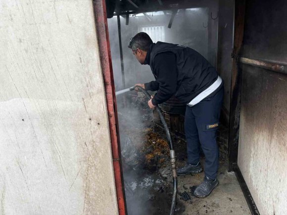 OSMANİYE’DE MÜSTAKİL EVİN KİLERİNDE ÇIKAN YANGIN SÖNDÜRÜLDÜ
