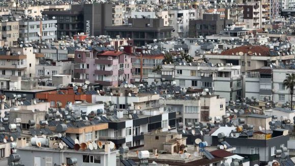 MERSİN GÜNEŞ ENERJİSİ İLE ISINIYOR