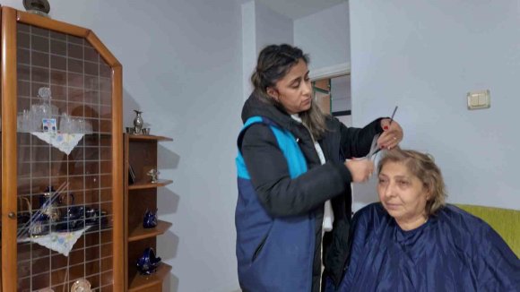 AKDENİZ BELEDİYESİNDEN KİMSESİZ, ENGELLİ VE YAŞLILARA ŞEFKAT ELİ