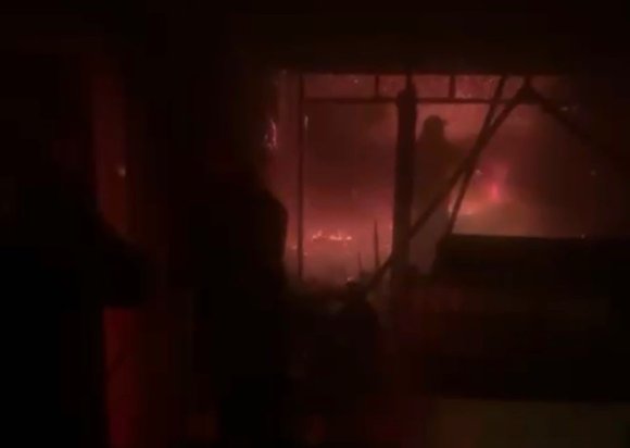 GAZİPAŞA’DA MAHALLE KONAĞINDA YANGIN KORKUTTU