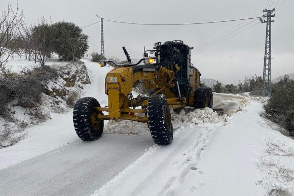 HATAY’DA KARLA MÜCADELE ARALIKSIZ SÜRDÜRÜYOR
