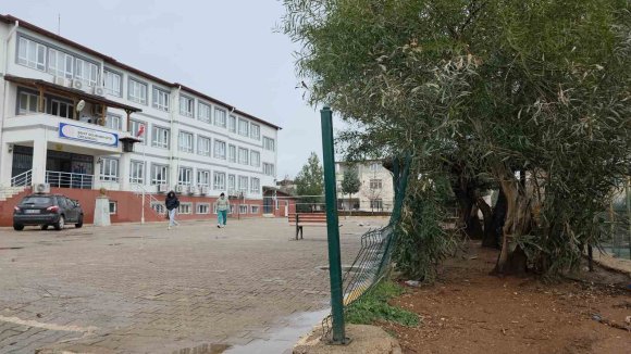 OKUL BAHÇESİNDE 17 YAŞINDAKİ ÇOCUĞUN CANSIZ BEDENİ BULUNDU