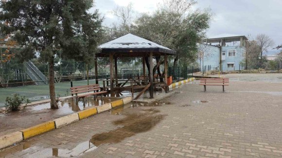 OKUL BAHÇESİNDE 17 YAŞINDAKİ ÇOCUĞUN CANSIZ BEDENİ BULUNDU