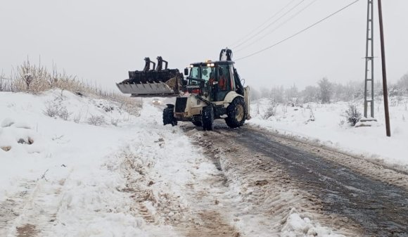 MERSİN BÜYÜKŞEHİR BELEDİYESİ EKİPLERİ KARLA MÜCADELEYE BAŞLADI