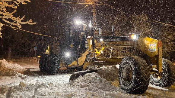 TARSUS’TA KARLA MÜCADELE: EKİPLER GECE BOYUNCA SAHADAYDI