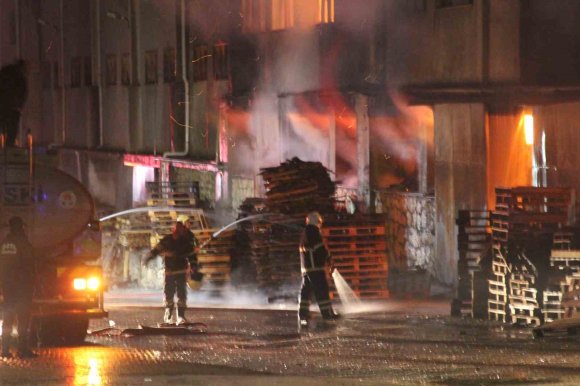 ADANA’DA FABRİKA YANGINI