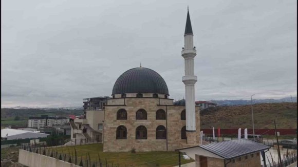 DEPREM SONRASI İNŞA EDİLEN 118. CAMİ OLAN ‘GAZZE ŞEHİTLERİ CAMİİ’ İBADETE AÇILDI