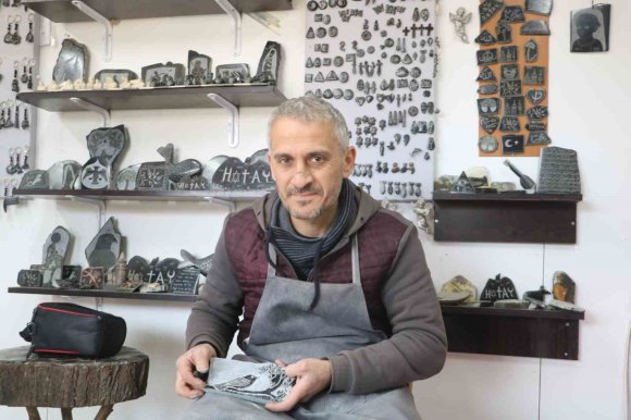 HOBİ OLARAK BAŞLADIĞI MESLEĞİNDE 25 YILDIR EKMEĞİNİ TAŞTAN ÇIKARIYOR