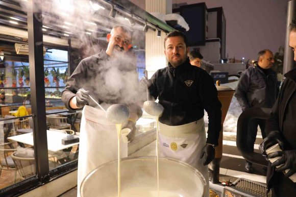 ALPEDO’DAN SOĞUK KIŞ AKŞAMI 1 TON ÜCRETSİZ SALEP İKRAMI