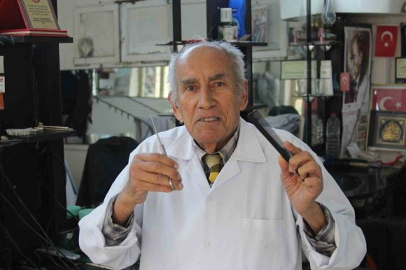 80 YAŞINDA, 66 YILDIR BERBER