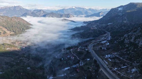 ADANA’NIN FEKE İLÇESİNDE MEST EDEN SİS MANZARASI