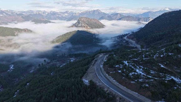 ADANA’NIN FEKE İLÇESİNDE MEST EDEN SİS MANZARASI