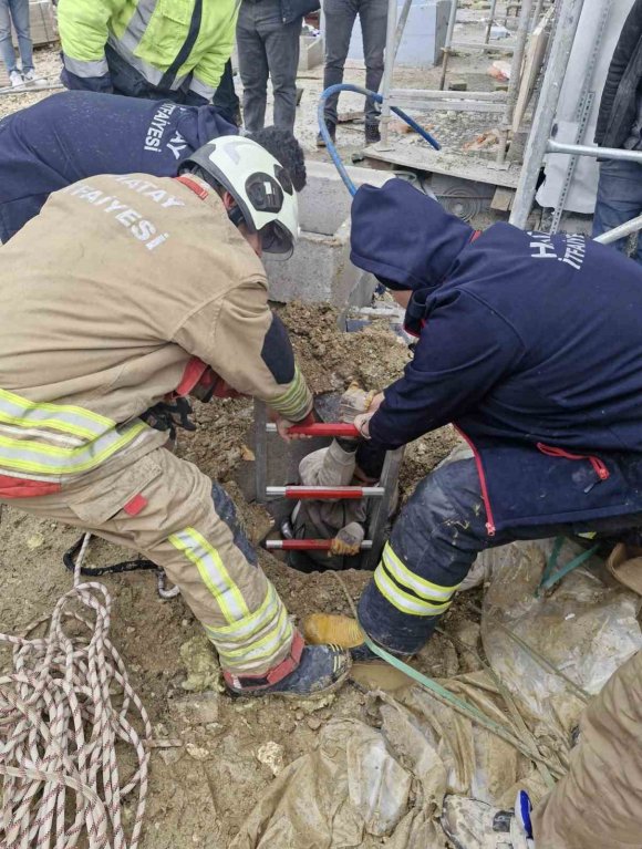 ANTAKYA’DA KUYUYA DÜŞEN VATANDAŞ YARALANDI