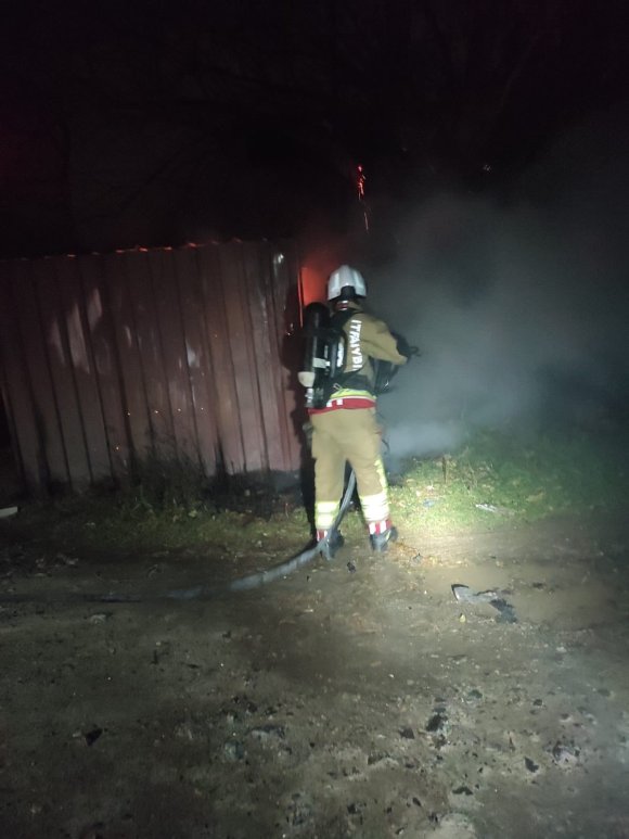 ARSUZ’DA MÜSTAKİL EVDEN ALEVLER YÜKSELDİ