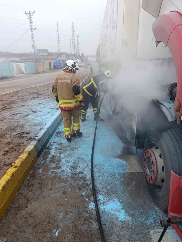 REYHANLI’DA TIR YANGINI