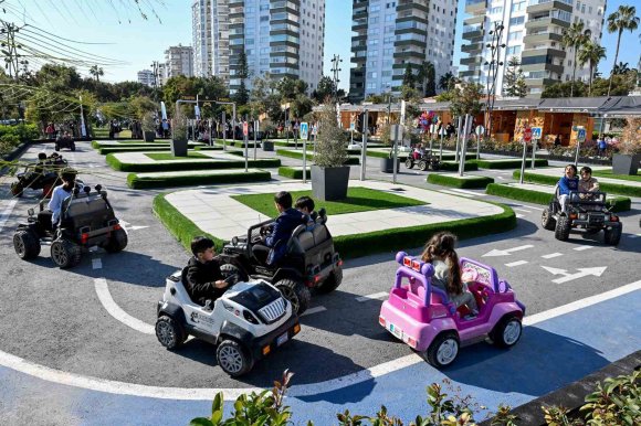 MERSİN’DEKİ TRAFİK PARKI ÇOCUKLARIN AKININA UĞRADI