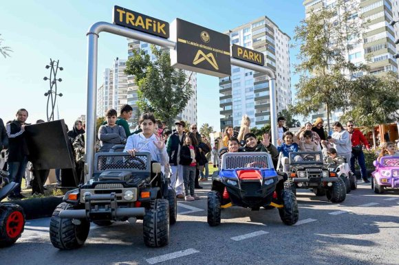 MERSİN’DEKİ TRAFİK PARKI ÇOCUKLARIN AKININA UĞRADI