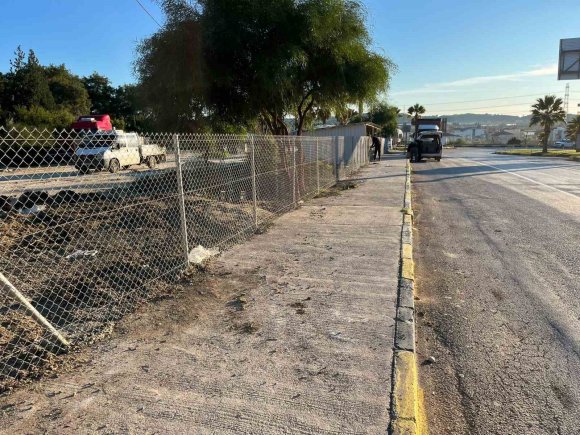 BÜYÜKŞEHİR’DEN MANAVGAT’TA MEZARLIKLARDA ÇALIŞMA