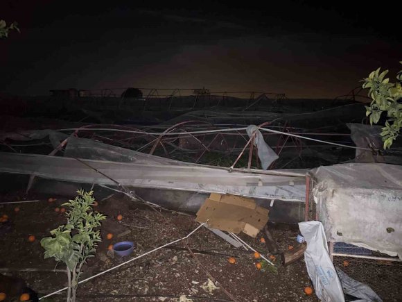 ANTALYA’DA HORTUM SERALARA ZARAR VERDİ