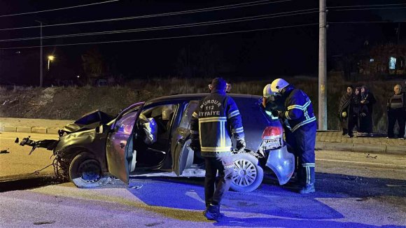 ALKOLLÜ SÜRÜCÜ ORTALIĞI SAVAŞ ALANINA ÇEVİRDİ: 2 YARALI