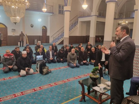 İSKENDERUN’DA UMRE SEMİNERİ DÜZENLENDİ