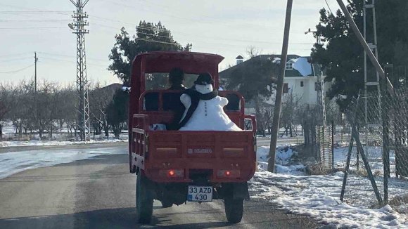 KARDAN ADAM MOTOSİKLET KASASINDA YOLA ÇIKTI