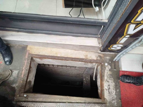 AÇILAN MAZGALDAN DÜŞEN ÇOCUK YARALANDI