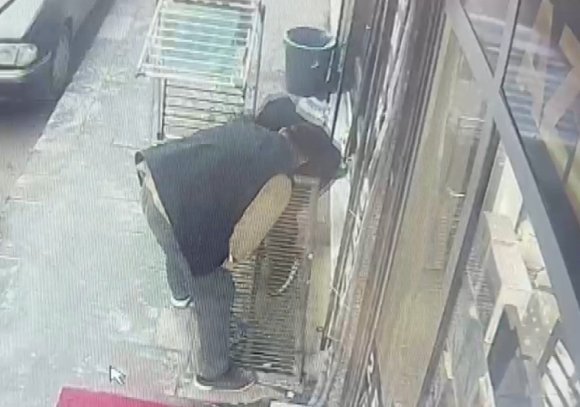 AÇILAN MAZGALDAN DÜŞEN ÇOCUK YARALANDI