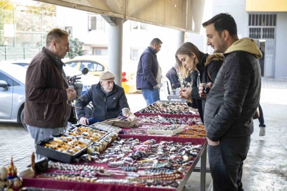 ANTİKA PAZARI, MERSİN’DE NOSTALJİ TUTKUNLARINI BULUŞTURUYOR