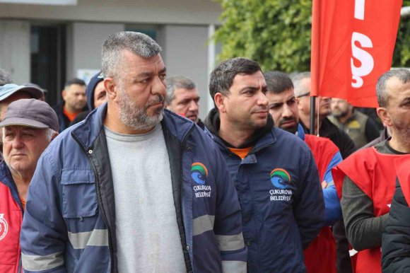 ÇUKUROVA BELEDİYESİ’NDE KRİZ: İŞÇİLER ALACAKLARI İÇİN EYLEM YAPTI
