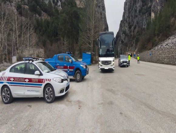 BURDUR’DA 1 HAFTADA 381 ARAÇ VE SÜRÜCÜSÜNE İDARİ CEZA UYGULANDI