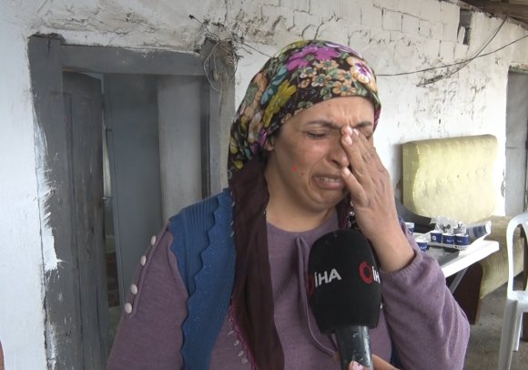 "OĞLUM ÇIK GEL" FERYADI: ANNENİN İKİ GÜNDÜR ENDİŞELİ BEKLEYİŞİ GÖZYAŞLARINA DÖNDÜ