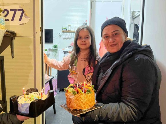 SÜRPRİZ DOĞUM GÜNÜYLE YÜZÜ GÜLEN ALYA’NIN DİLEĞİ YÜREKLERİ ISITTI