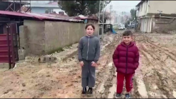 ‘OKULA GİDİP GELEMİYORUM, SOKAKTA KARDEŞLERİMLE OYNAYAMIYORUM’ DİYEREK BELEDİYE BAŞKANINA SESLENEN ÇOCUKLARIN İSTEKLERİ YERİNE GETİRİLDİ