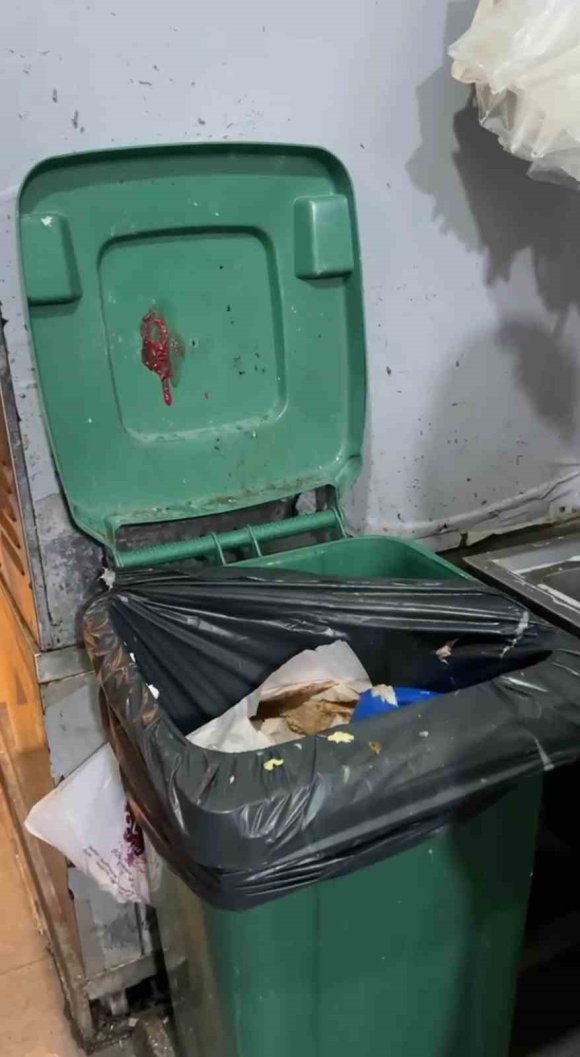 ZABITA DENETİMİ ESNASINDA MUTFAK TEZGAHINDA YIKANAN PASPAS MİDE BULANDIRDI