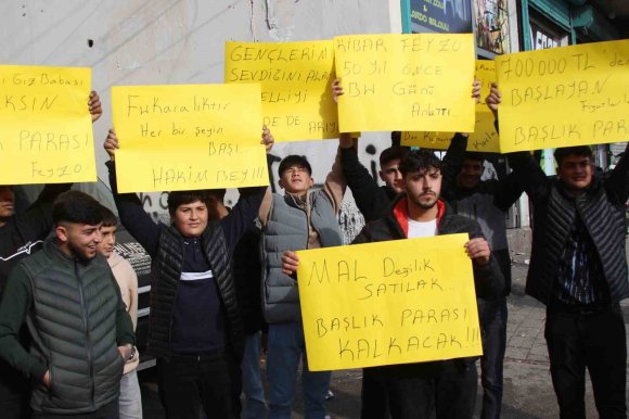 ADANA’DA GENÇLERDEN BAŞLIK PARASI EYLEMİ