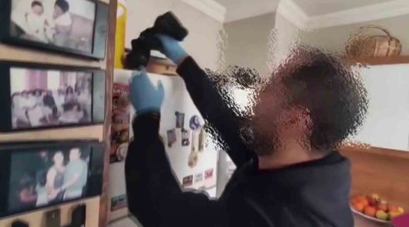 EVİNDE KİLOLARCA BONZAİ YAPACAK HAMMADDE ELE GEÇİRİLDİ: "UYGUN BULUNCA TOPLU ALIYORUM, İÇİCİYİM" DEDİ