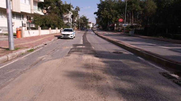 YAĞIŞ SONRASI BOZULAN YOLLAR ONARILIYOR