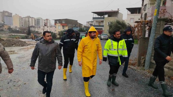 TARSUS’TA YOĞUN YAĞIŞ SONRASI TAM SAHA MÜDAHALE