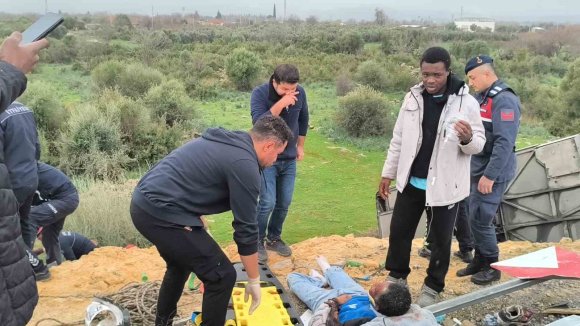 ANTALYA’DA YOLCU OTOBÜSÜ ŞARAMPOLE YUVARLANDI: 8 ÖLÜ, 26 YARALI