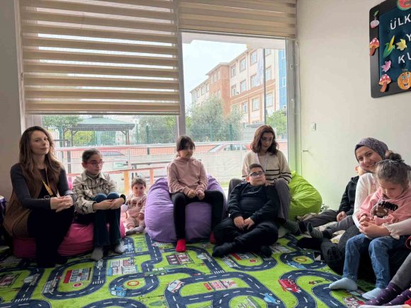 GÖRME ENGELLİLER İÇİN 3 YILDA 200 KİTAP SESLENDİRİLDİ