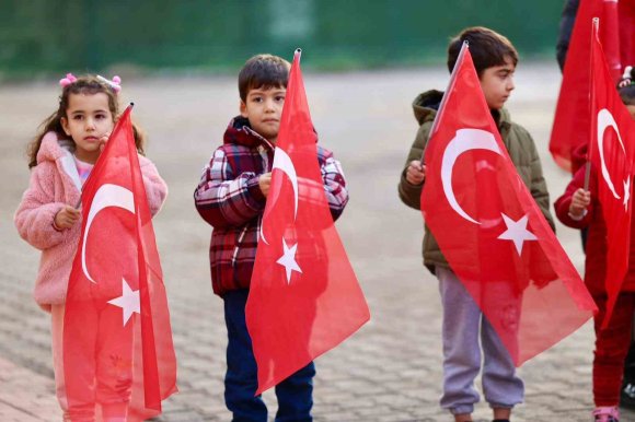 ADANA’DA İLK DERS ’BAYRAK SEVGİSİ’ TEMASIYLA İŞLENDİ