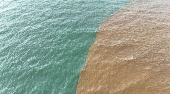 ALANYA’DA TOZ TAŞINIMI VE SAĞANAK YAĞIŞ DENİZİN RENGİNİ DEĞİŞTİRDİ